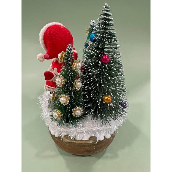 Price Reduced Vintage Mrs. Claus Assemblage in a Tin Pot - Picture 6 of 8